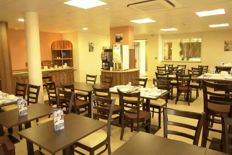 Brit Hotel Piscine & Spa Fougères