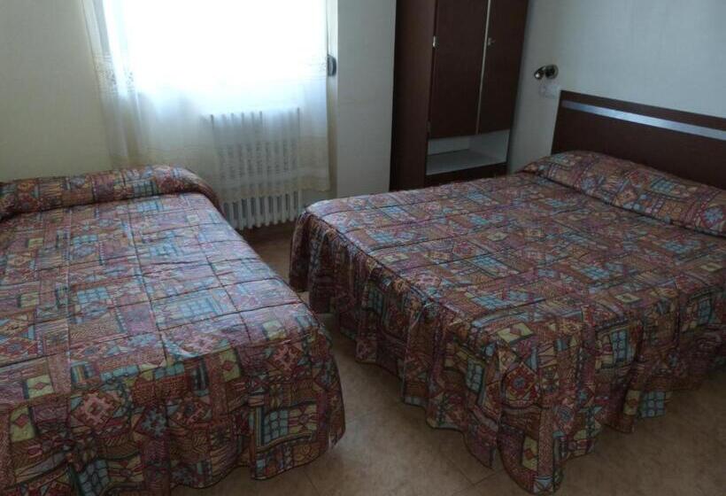 ホテル Hostal Isabel