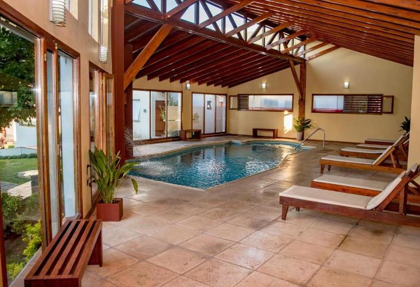 Хостел L Hirondelle Adults Only