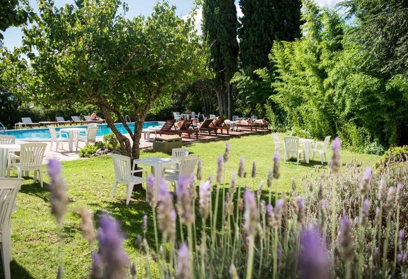 Хостел L Hirondelle Adults Only