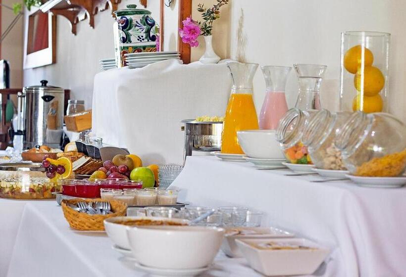 Хостел L Hirondelle Adults Only