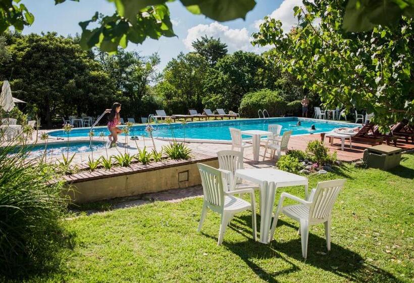 Хостел L Hirondelle Adults Only