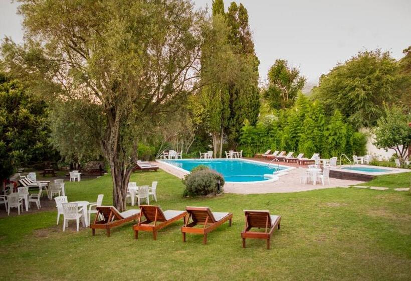 Хостел L Hirondelle Adults Only