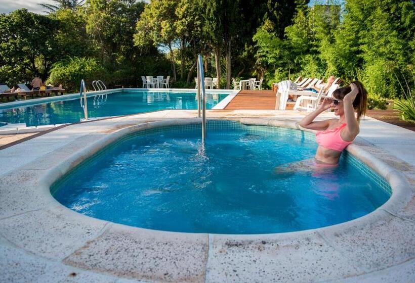 Хостел L Hirondelle Adults Only