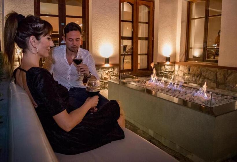 Хостел L Hirondelle Adults Only