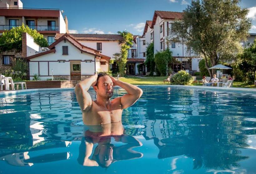 Хостел L Hirondelle Adults Only