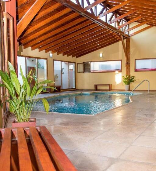 Хостел L Hirondelle Adults Only