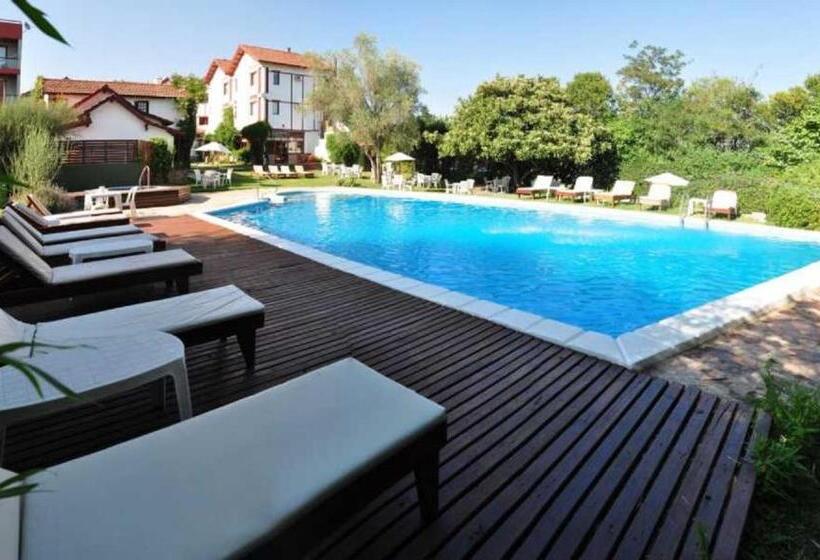 Хостел L Hirondelle Adults Only