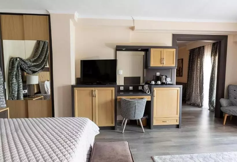 Отель Famissi Eden