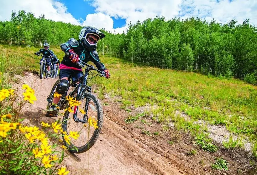 The Grand Lodge Hotel And Suites