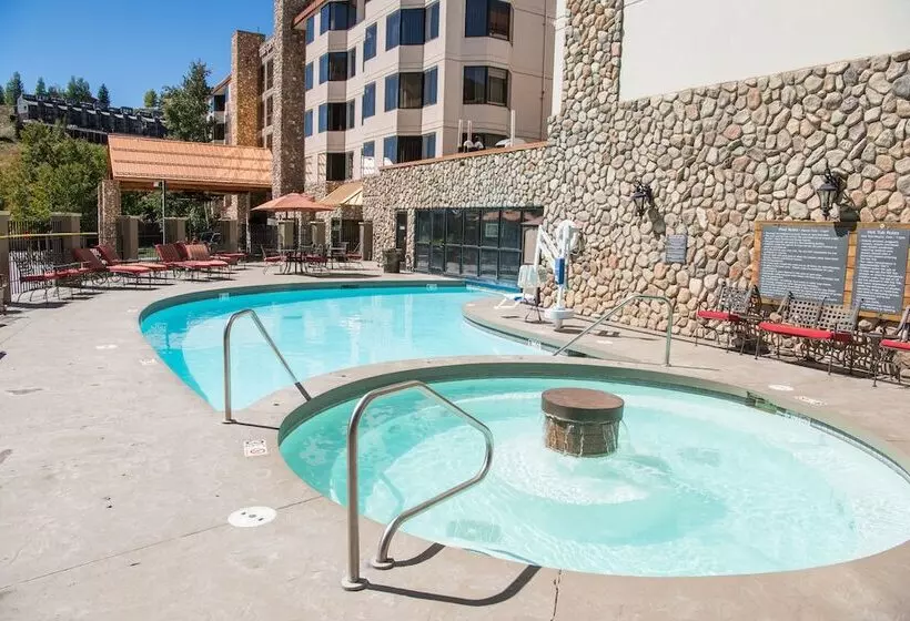 The Grand Lodge Hotel And Suites