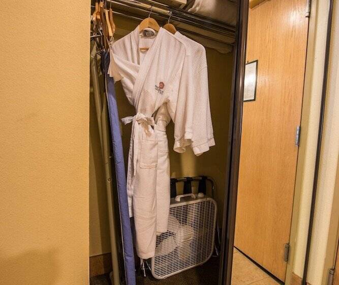 The Grand Lodge Hotel And Suites