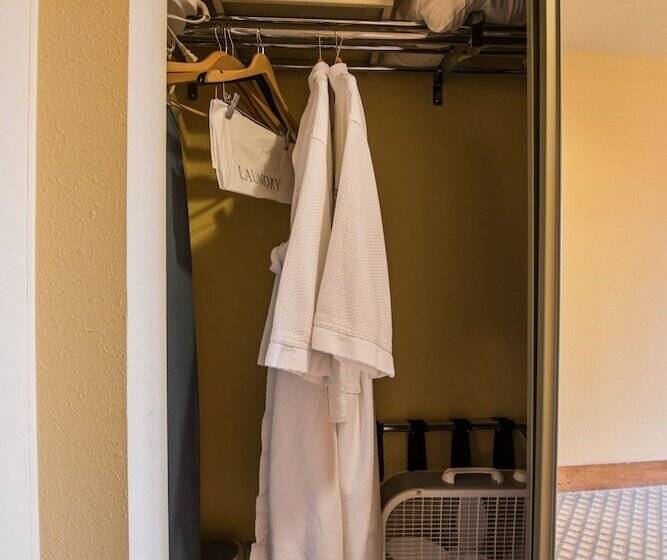 The Grand Lodge Hotel And Suites