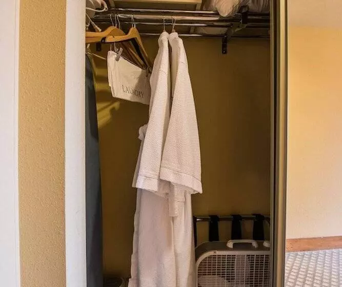 The Grand Lodge Hotel And Suites