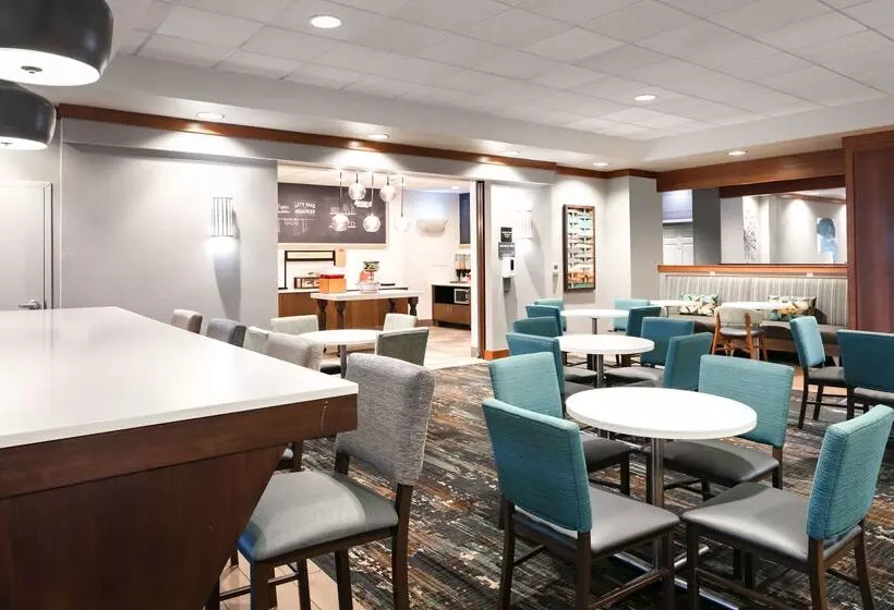 هتل Hampton Inn Council Bluffs