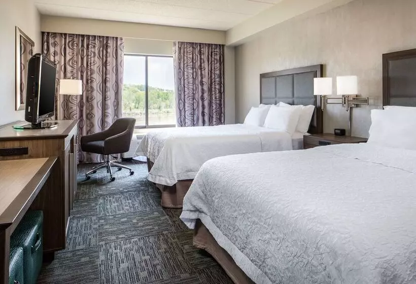 هتل Hampton Inn Council Bluffs