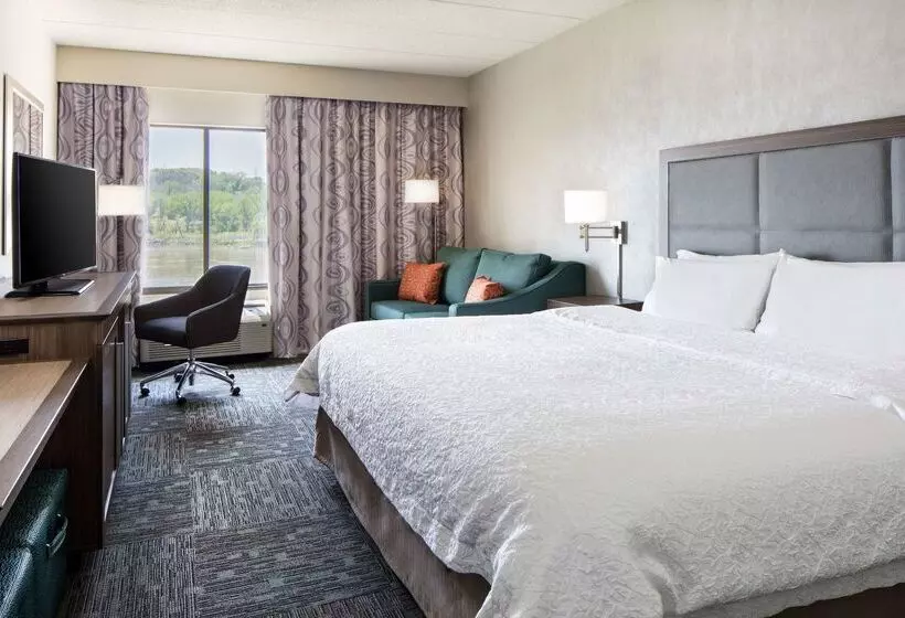 هتل Hampton Inn Council Bluffs