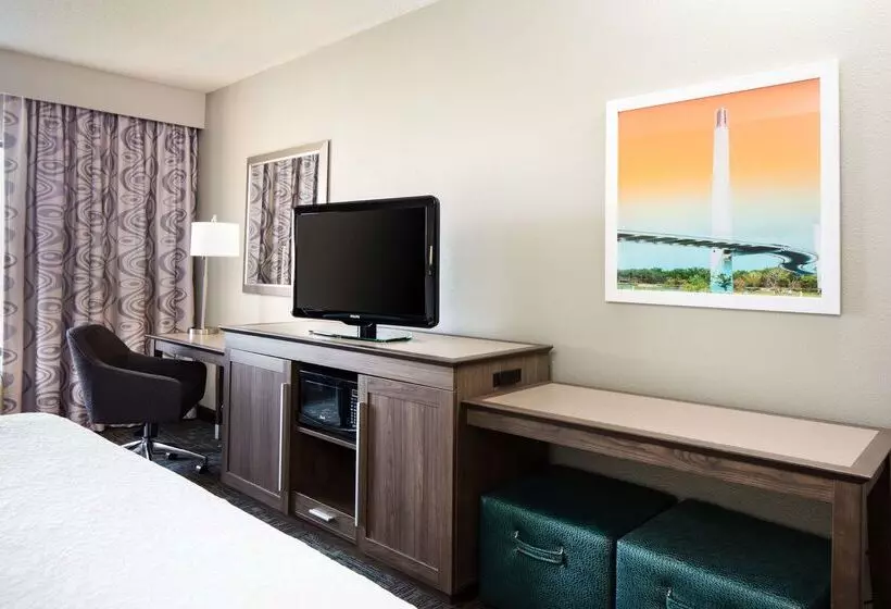 هتل Hampton Inn Council Bluffs