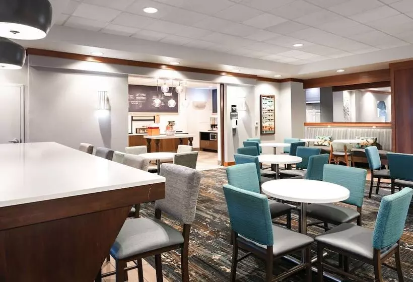 هتل Hampton Inn Council Bluffs