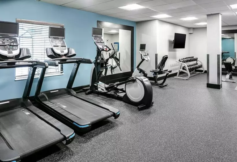 هتل Hampton Inn Council Bluffs