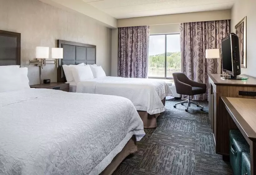 هتل Hampton Inn Council Bluffs