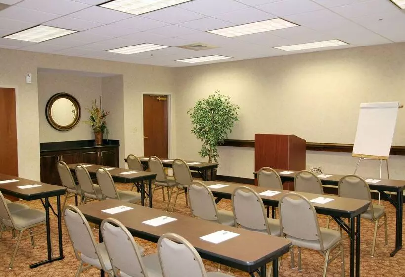 هتل Hampton Inn Spring Lake Fayetteville