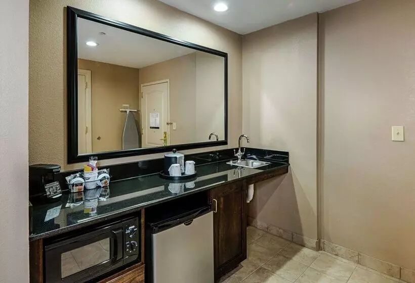 هتل Hampton Inn Spring Lake Fayetteville