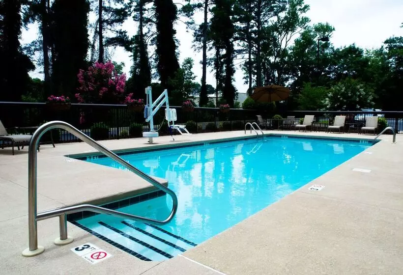 هتل Hampton Inn Spring Lake Fayetteville