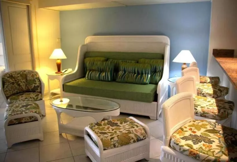 هتل Sapphire Beach Resort