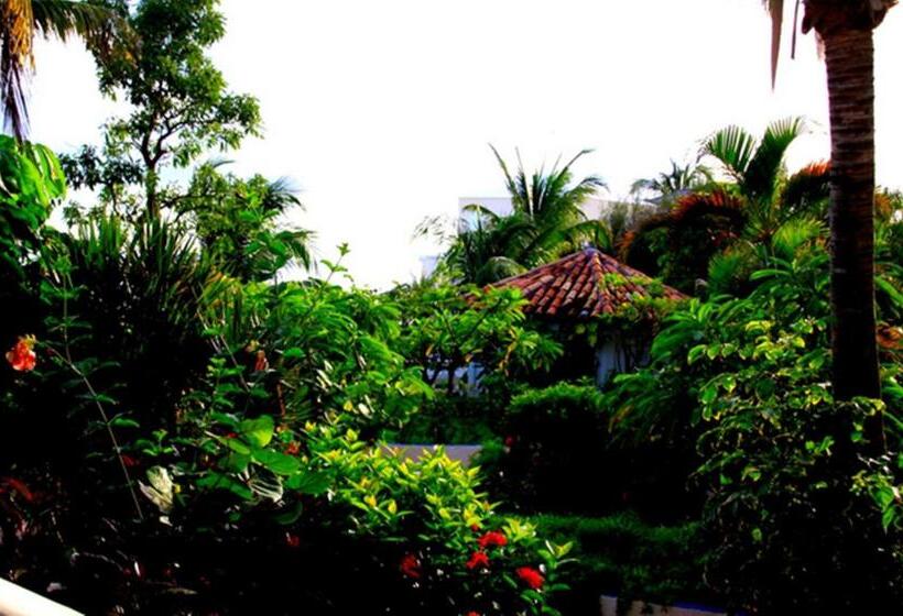 هتل Sapphire Beach Resort