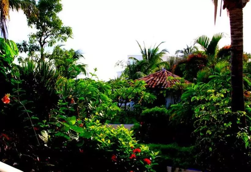 هتل Sapphire Beach Resort