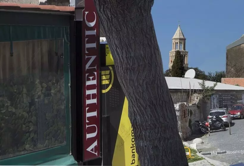 هتل Authentic Luxury Rooms