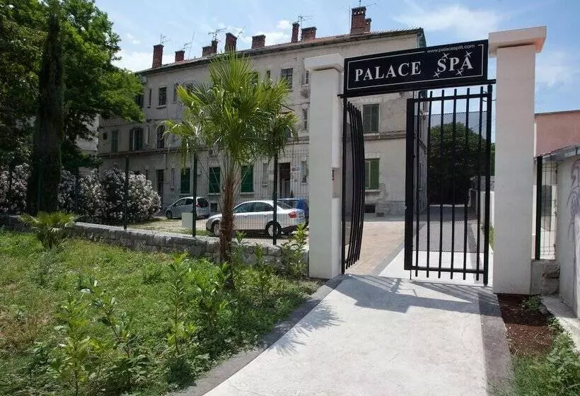 هتل Authentic Luxury Rooms