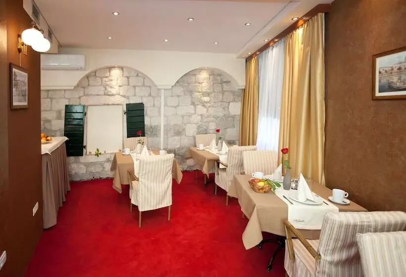 هتل Authentic Luxury Rooms