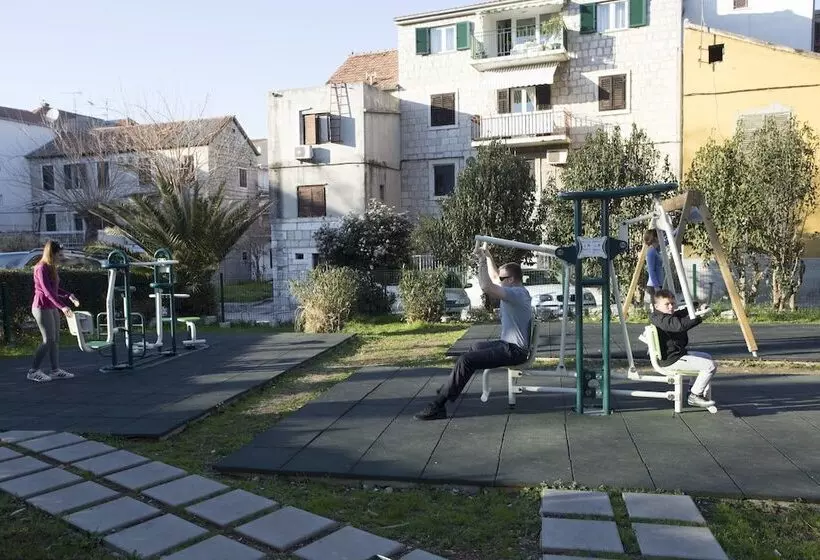 هتل Authentic Luxury Rooms