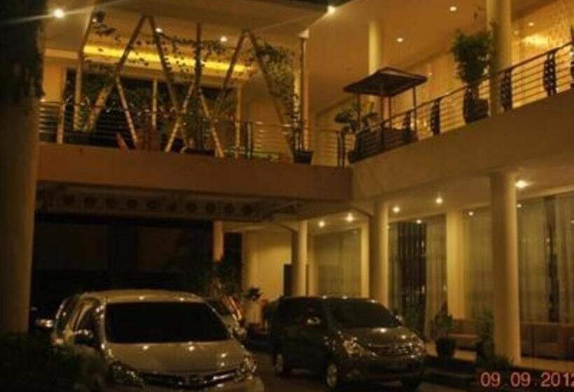 Hotel Grand Mansion  Blitar