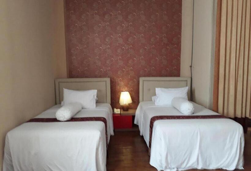 Hotel Grand Mansion  Blitar