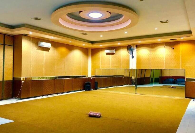 Hotel Grand Mansion  Blitar