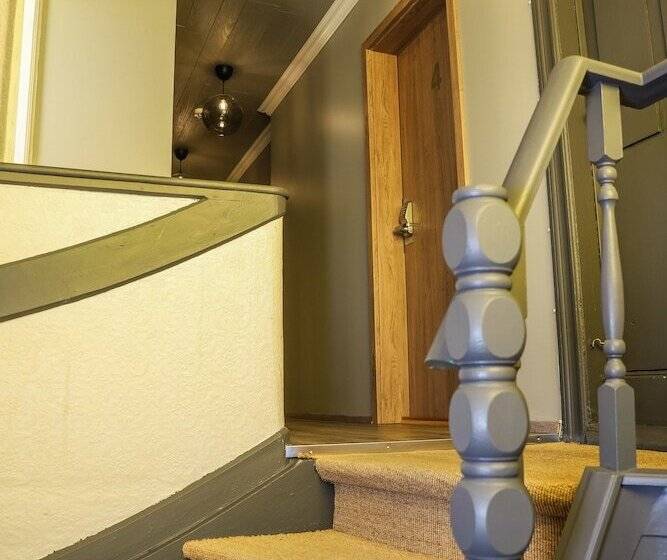 هتل Lava Guesthouse