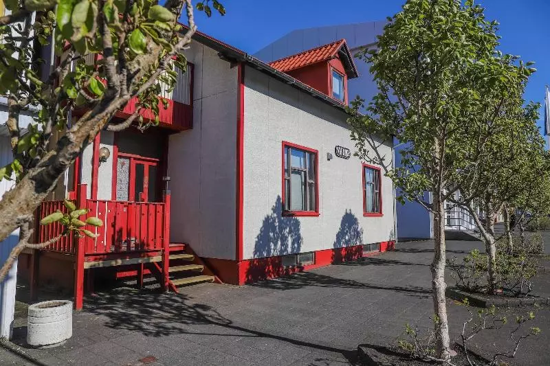 هتل Lava Guesthouse