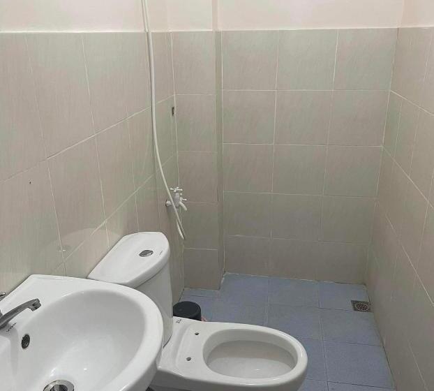 فندق Strong Tower Inn