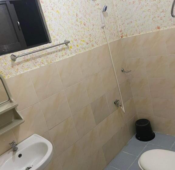 فندق Strong Tower Inn