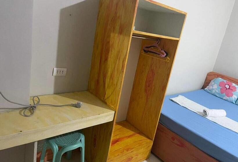 فندق Strong Tower Inn