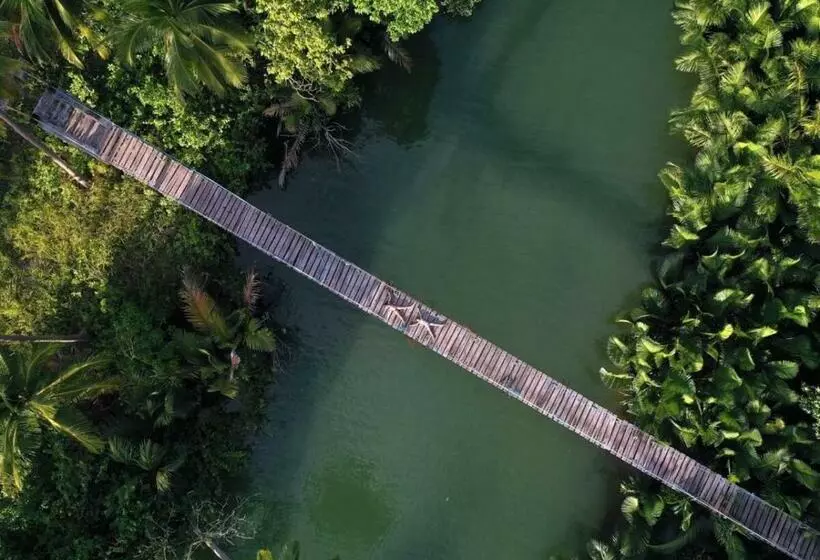 Hotelli Arkadia Beach Resort By Reddoorz