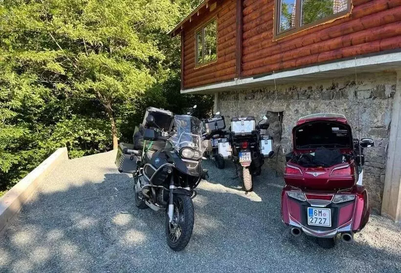 تختخواب و صبحانه Log Cabin 1 Merdovic