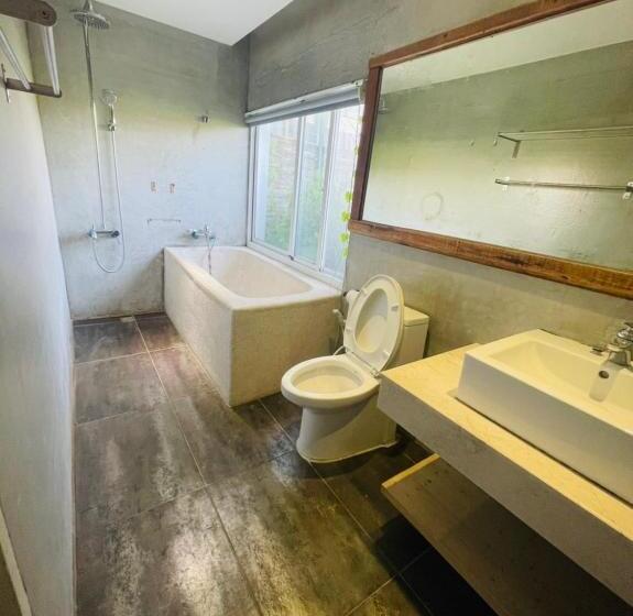 تختخواب و صبحانه 弎trinity