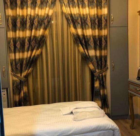 Golden Hi̇ll Hotel Downtown