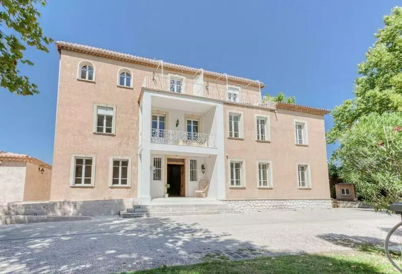 Domaine De La Nerthe  Hotel Provence Mediterranee