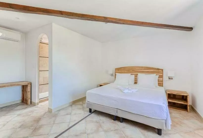 Domaine De La Nerthe  Hotel Provence Mediterranee