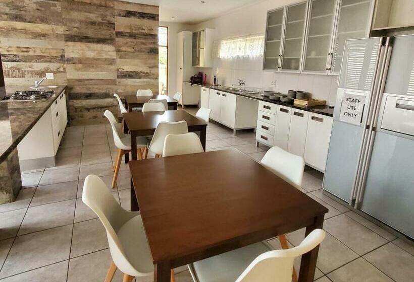 پانسیون Avonlea Guesthouse